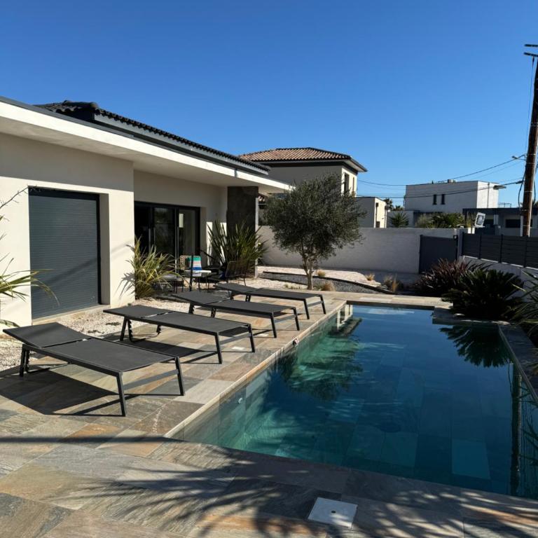 Villa spacieuse piscine 350 m de la plage - Three-Bedroom Villa - 7