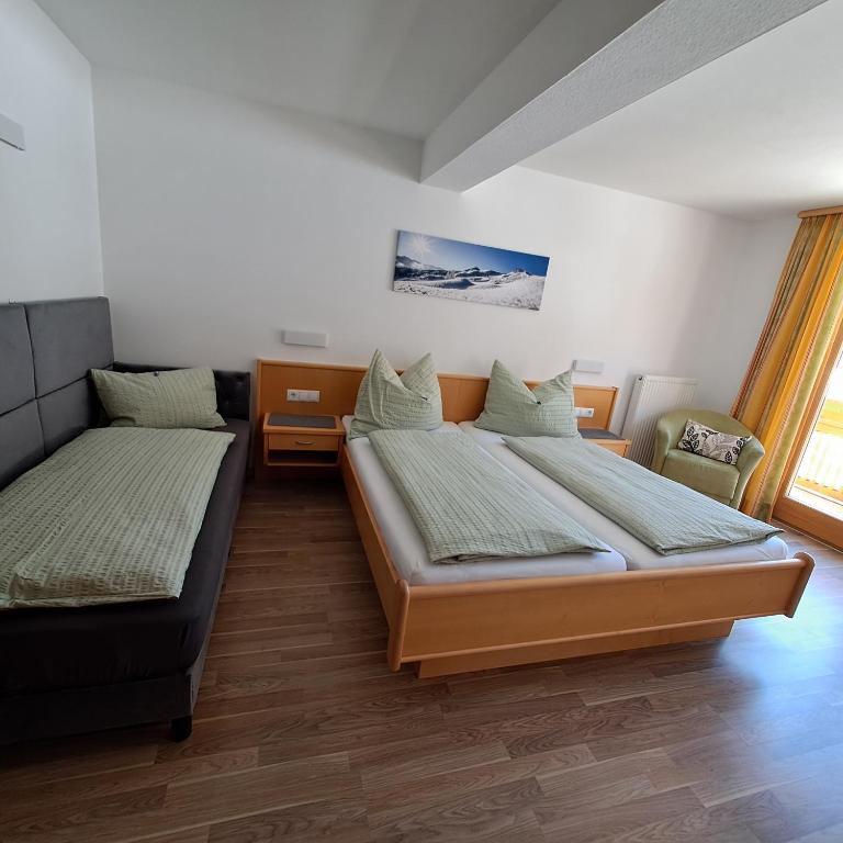 Appartements Rabengut - Two-Bedroom Apartment with Balcony - 7