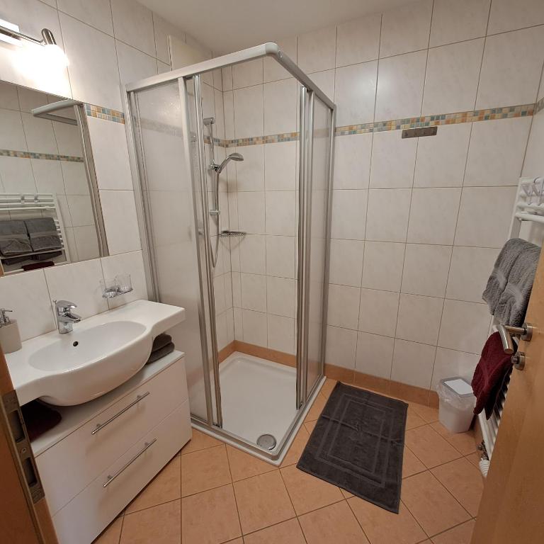 Appartements Rabengut - Two-Bedroom Apartment with Balcony - 9