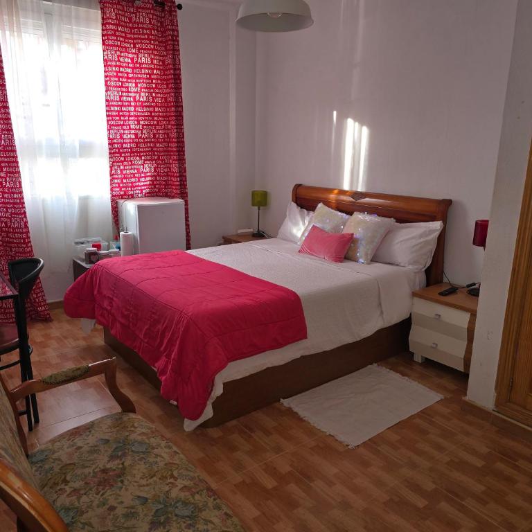 Acogedoras Habitaciónes en Madrid - Double Room with Private Bathroom - 1
