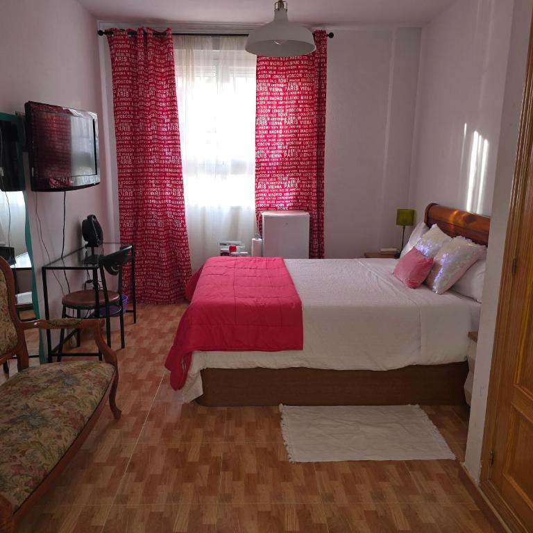 Acogedoras Habitaciónes en Madrid - Double Room with Private Bathroom - 3