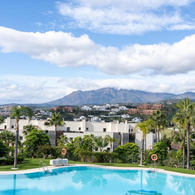 Elegant Getaway near Villa Padierna Marbella Lux - Two-Bedroom Apartment with Terrace - 7