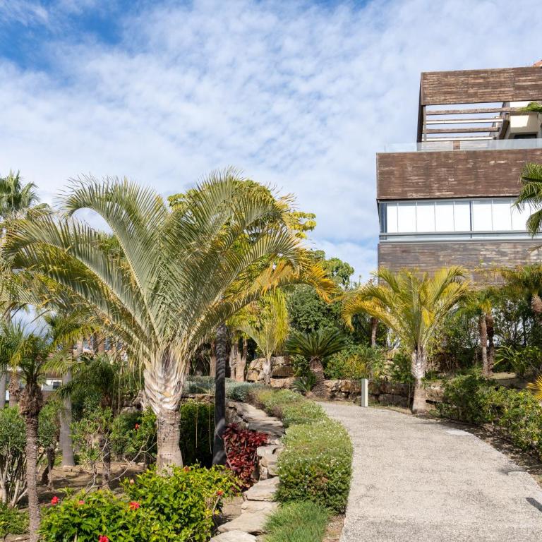 Elegant Getaway near Villa Padierna Marbella Lux - Two-Bedroom Apartment with Terrace - 8