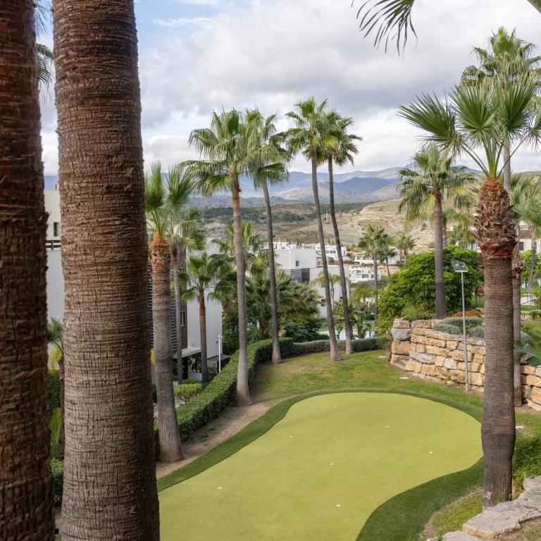 Elegant Getaway near Villa Padierna Marbella Lux - Two-Bedroom Apartment with Terrace - 9