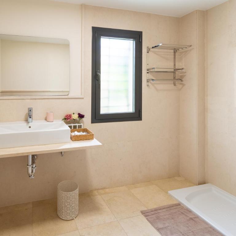 Elegant Getaway near Villa Padierna Marbella Lux - Two-Bedroom Apartment with Terrace - 15