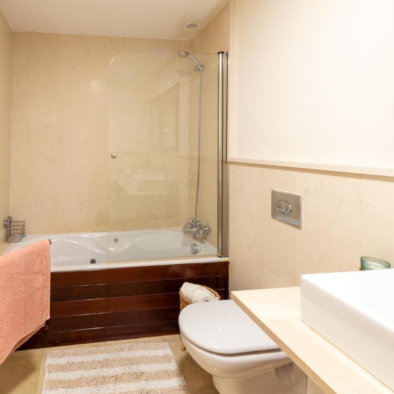 Elegant Getaway near Villa Padierna Marbella Lux - Two-Bedroom Apartment with Terrace - 16