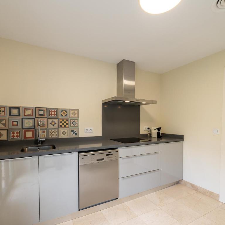 Elegant Getaway near Villa Padierna Marbella Lux - Two-Bedroom Apartment with Terrace - 17
