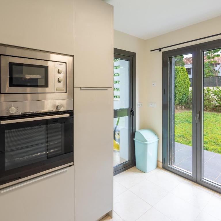 Elegant Getaway near Villa Padierna Marbella Lux - Two-Bedroom Apartment with Terrace - 18