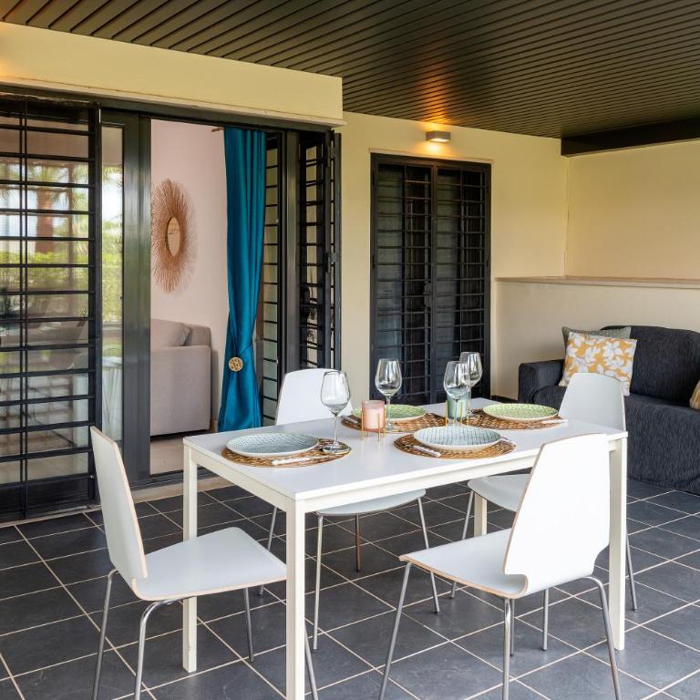 Elegant Getaway near Villa Padierna Marbella Lux - Two-Bedroom Apartment with Terrace - 20