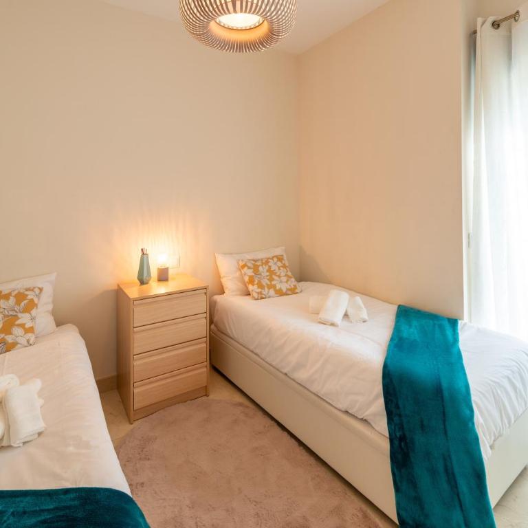 Elegant Getaway near Villa Padierna Marbella Lux - Two-Bedroom Apartment with Terrace - 26