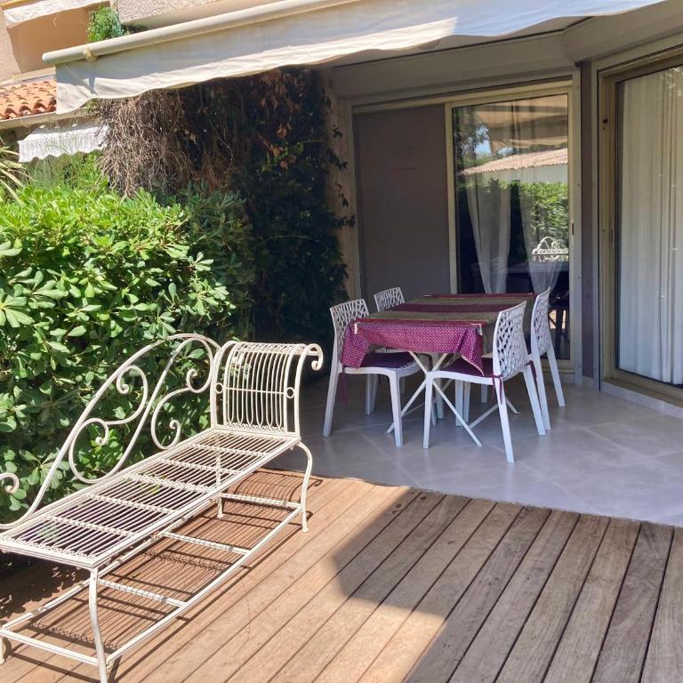 Apartment with terrace & garden in Antibes Juan les Pins close seaside - One-Bedroom Apartment - 10