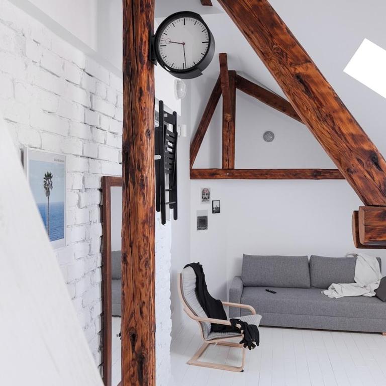 Charming attic in the heart of the city - One-Bedroom Apartment - 1