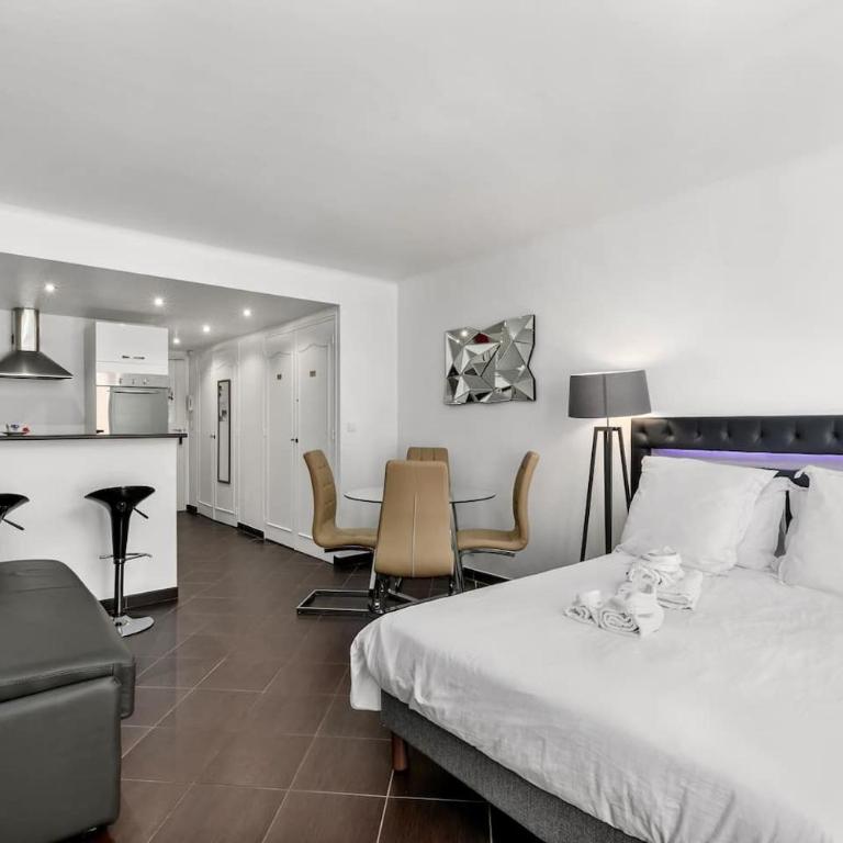 Luxury Studio YourHostHelper - Studio mit Terrasse - 9