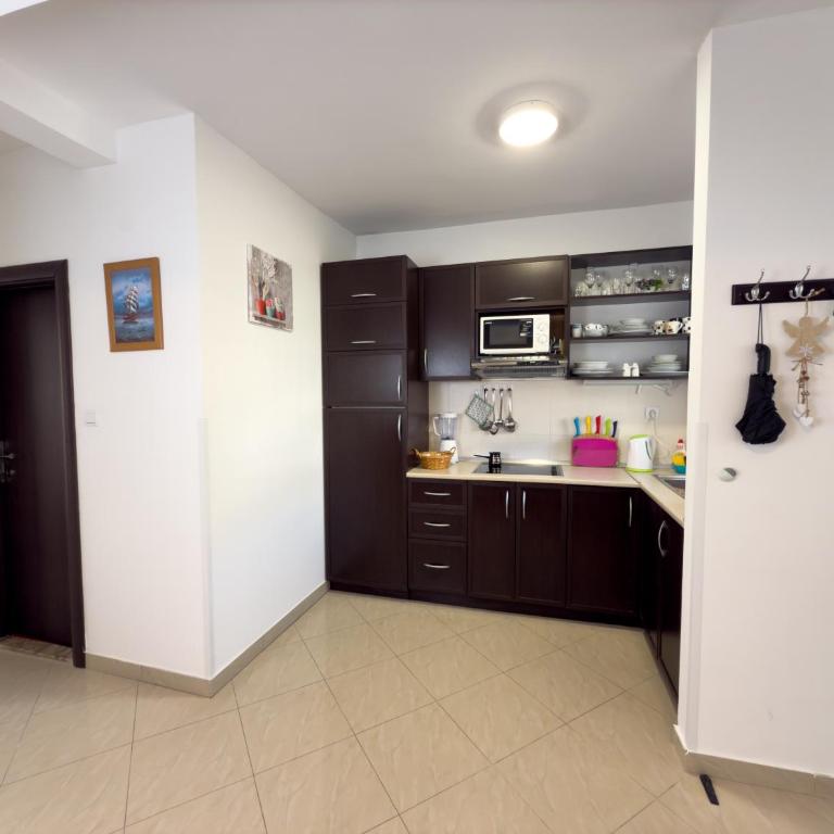 Cosy two-bedroom apartment in Becici by sea and mountains - Two-Bedroom Apartment - 8