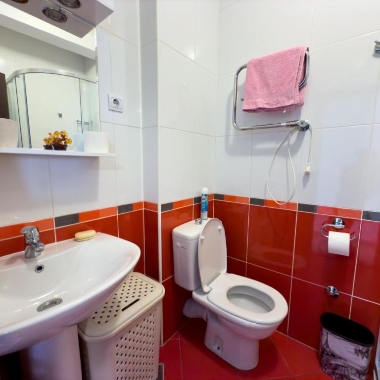 Cosy two-bedroom apartment in Becici by sea and mountains - Two-Bedroom Apartment - 23