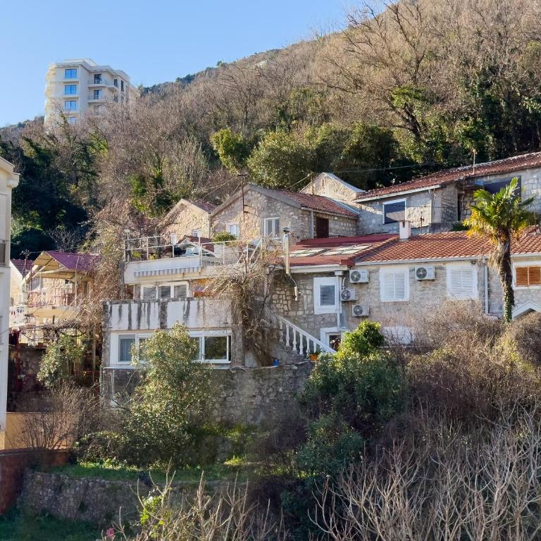 Cosy two-bedroom apartment in Becici by sea and mountains - Two-Bedroom Apartment - 29