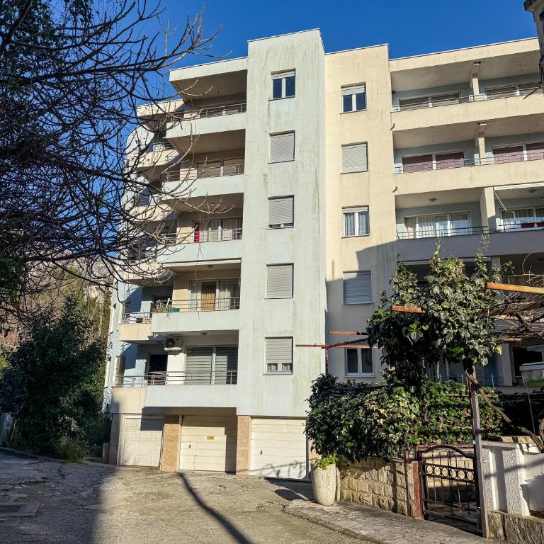 Cosy two-bedroom apartment in Becici by sea and mountains - Two-Bedroom Apartment - 28