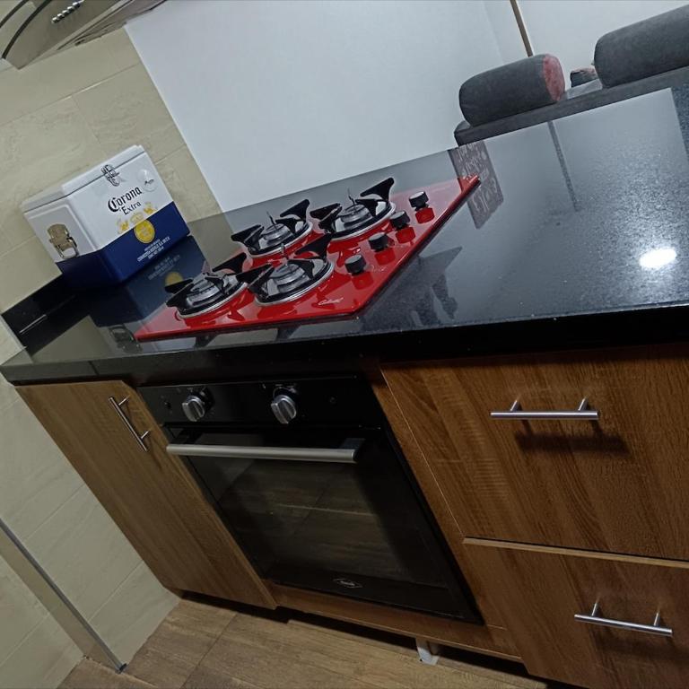 Apto Moderno y Acogedor 10 min aeropuerto - Apartamento de 2 dormitorios con balcón y terraza - 16