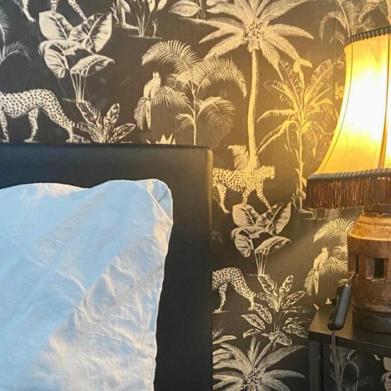 VOYAGE AU CALME à 10 Minutes du centre avec PARKING INCLUS et FIBRE, IDÉAL SOLO et PRO - Two-Bedroom Apartment - 10