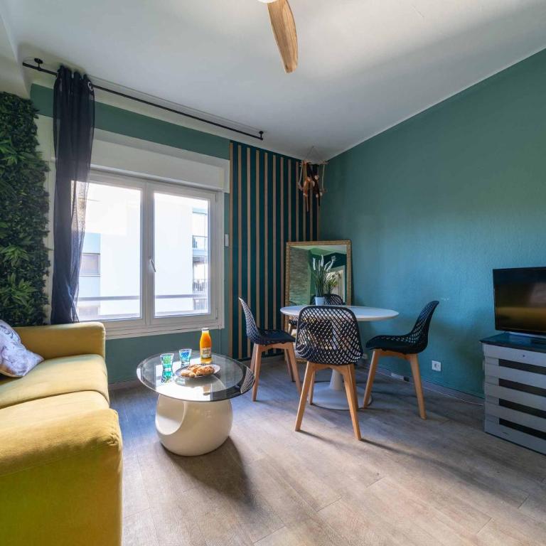 La jungle, centre ville, videoprojecteur, proche gare et commerce, 150m de la mer - Appartement 1 Chambre - 30