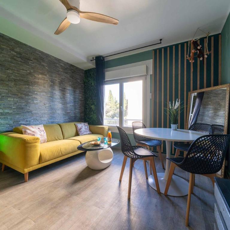 La jungle, centre ville, videoprojecteur, proche gare et commerce, 150m de la mer - Appartement 1 Chambre - 33