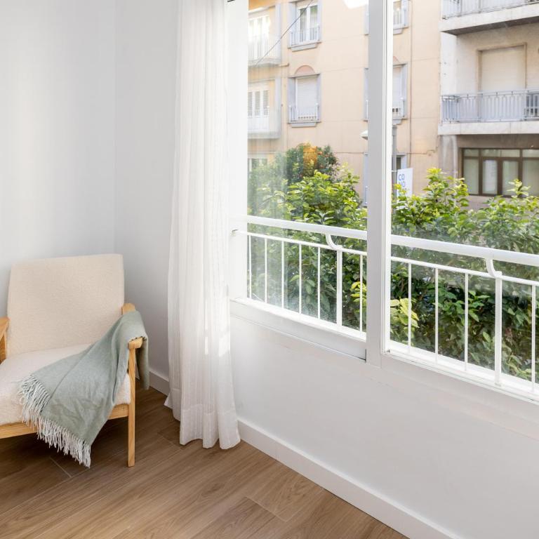 Apartamentos en el corazón de Granada - Three-Bedroom Apartment - 16