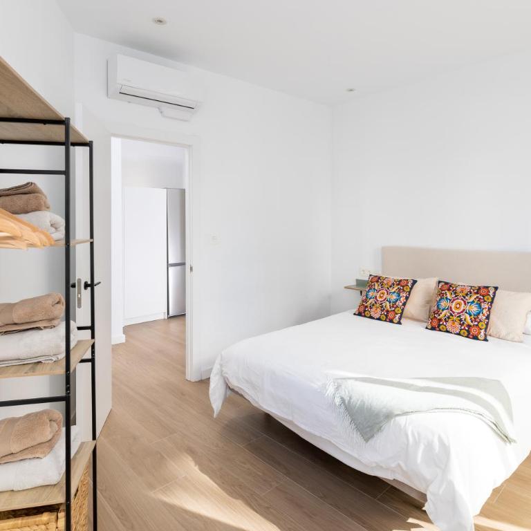 Apartamentos en el corazón de Granada - Three-Bedroom Apartment - 19