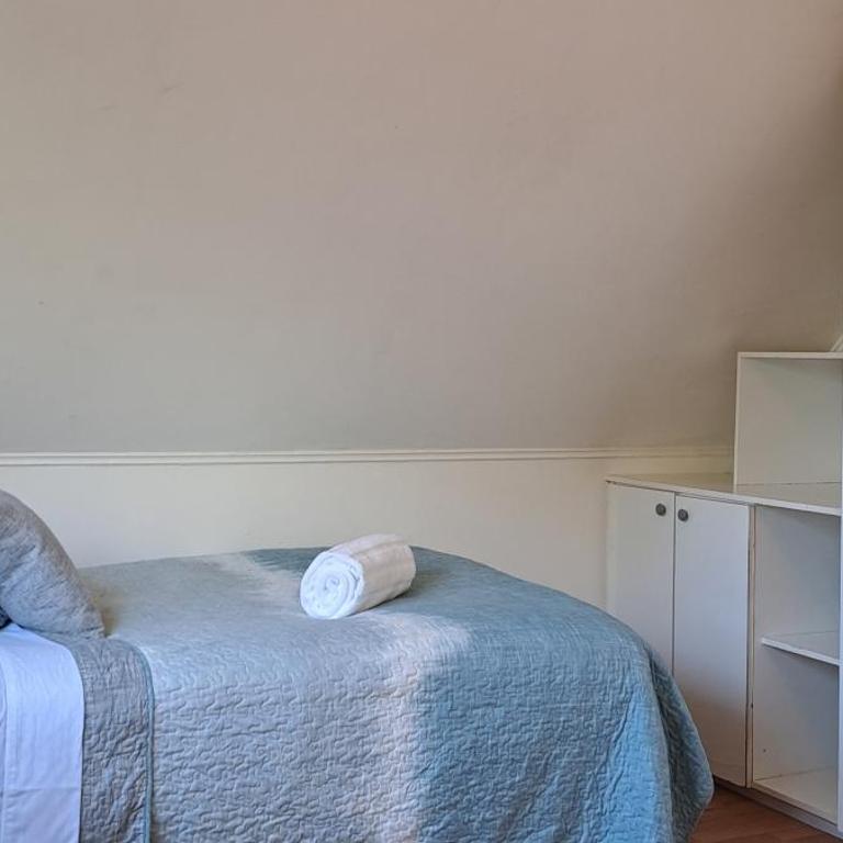 Desayuno, Cómodo, ideal para Familia y Trabajo - Twin Room with Bathroom - 3