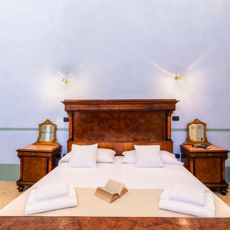 Palazzo Insula - Camera Matrimoniale con Bagno Privato Esterno - 13