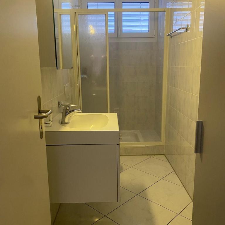 Holiday Penthouse - Two-Bedroom Deluxe Apartment with Balcony - 12