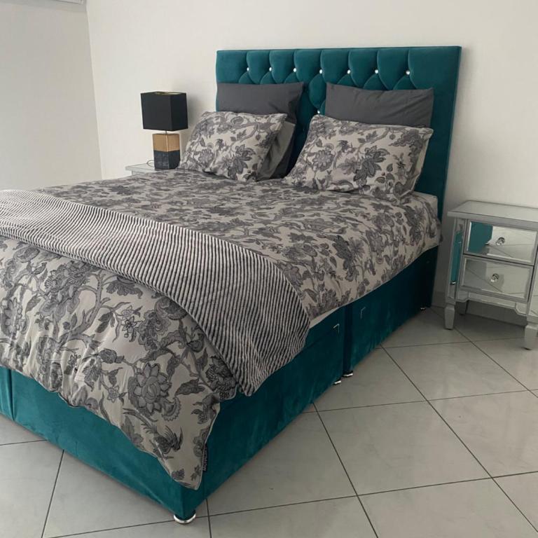 Holiday Penthouse - Two-Bedroom Deluxe Apartment with Balcony - 10
