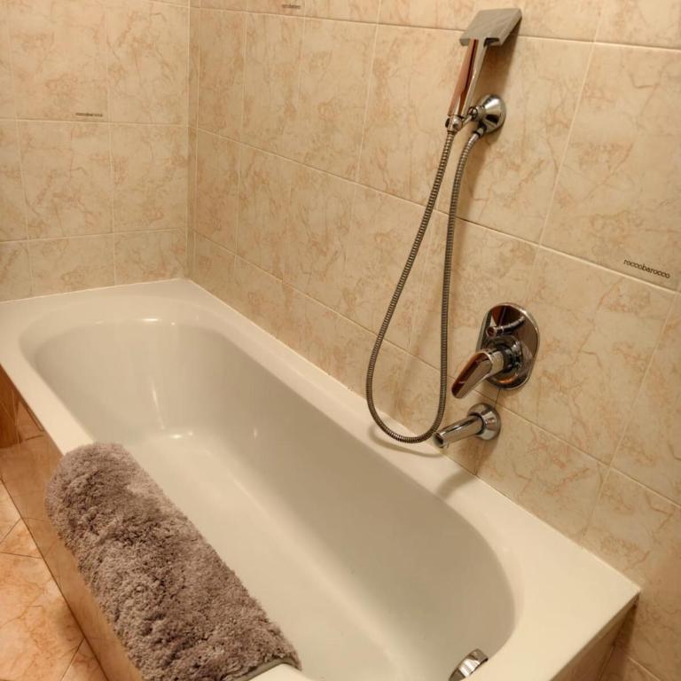 Rogoredo - 10 min-Linate airport 100 m from the metro - Appartamento con 1 Camera da Letto - 9