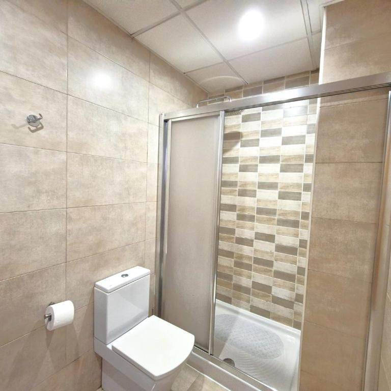 Very centric apartment, lightful, well equipped and decorated, with castle views, and besides a nice Plaza in Old Town - Two-Bedroom Apartment - 7