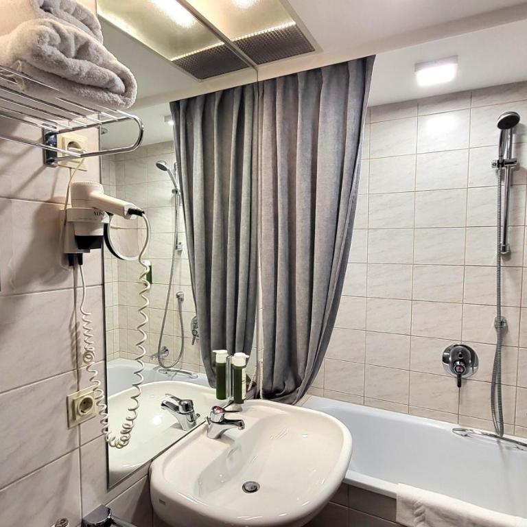 Hotel Batzenhäusl - Superior Doppel- oder Zweibettzimmer mit Bergblick - 2