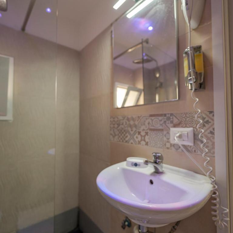 lighthouse flat - Two-Bedroom Apartment - 7
