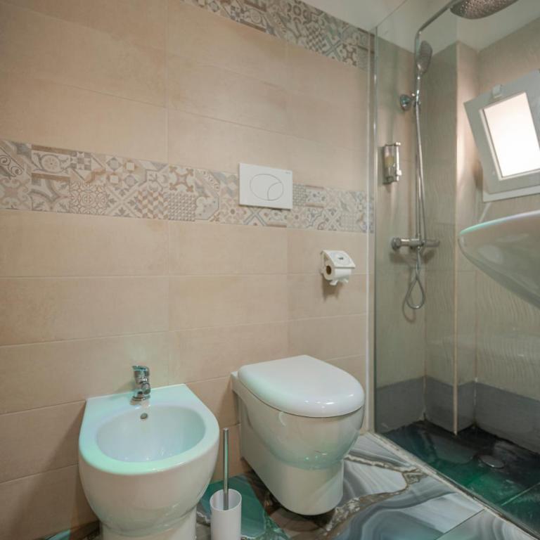 lighthouse flat - Two-Bedroom Apartment - 17