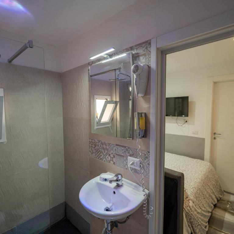 lighthouse flat - Two-Bedroom Apartment - 19