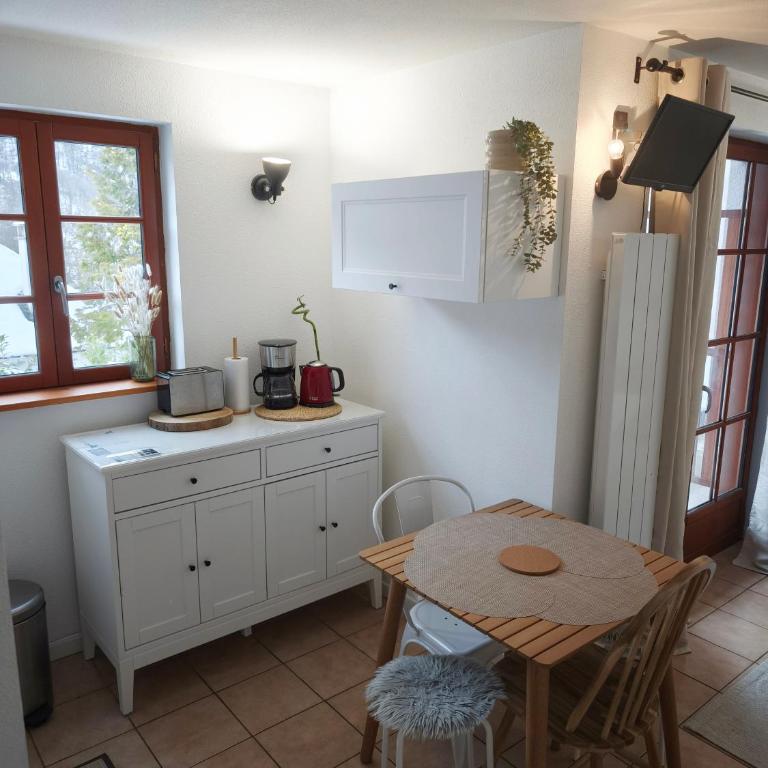 Studio vue montagnes RDC piscine - Appartement 1 Chambre - 32