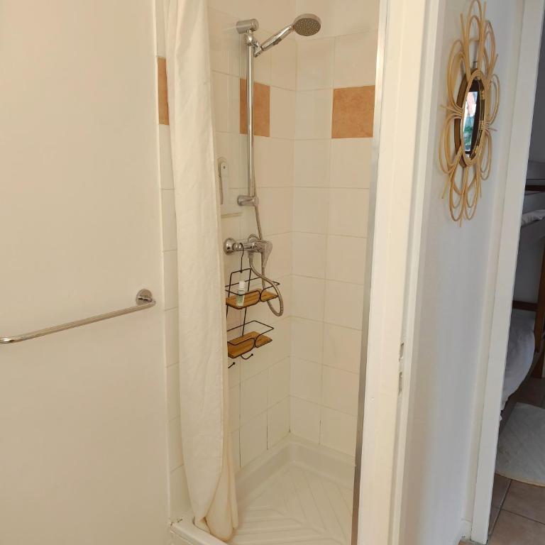 Studio vue montagnes RDC piscine - Appartement 1 Chambre - 23