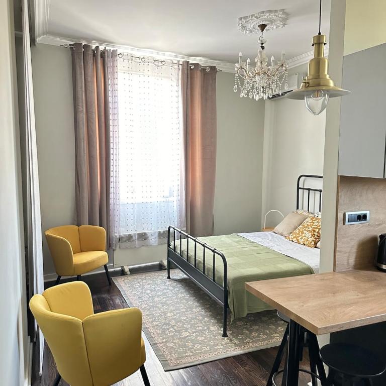 Yulia's beautiful studio - Two-Bedroom Apartment - 4