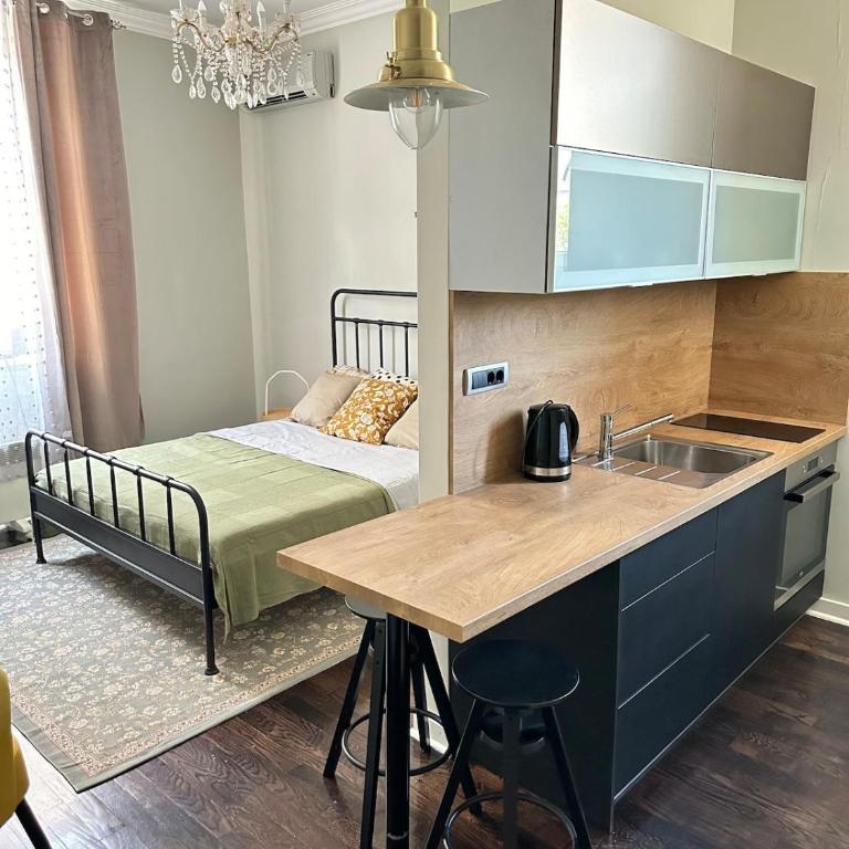 Yulia's beautiful studio - Two-Bedroom Apartment - 6