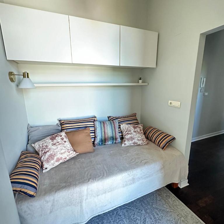 Yulia's beautiful studio - Two-Bedroom Apartment - 9