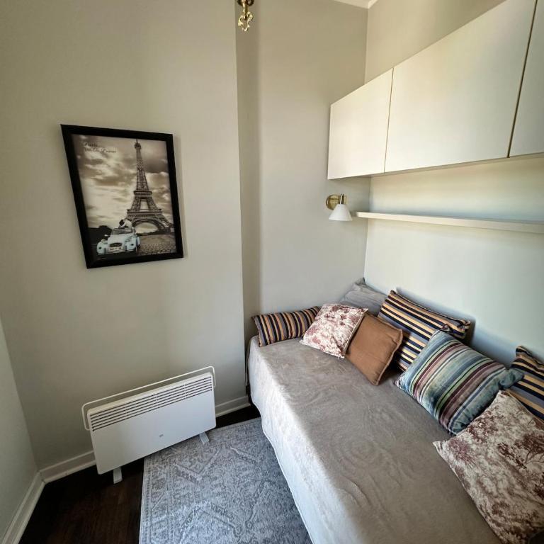Yulia's beautiful studio - Two-Bedroom Apartment - 8