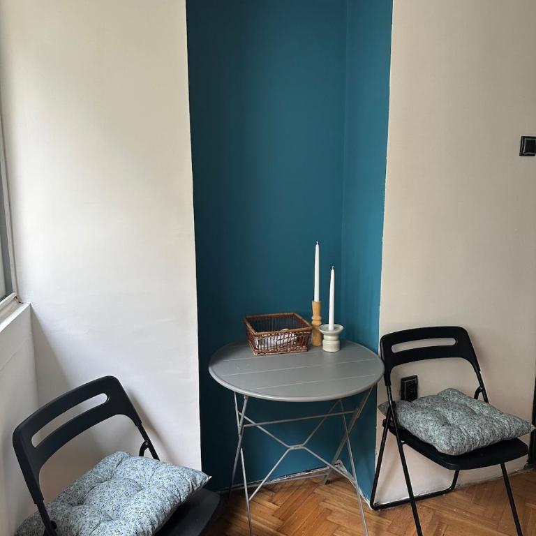 Historic Charm Peaceful and Cozy - One-Bedroom Apartment - 2