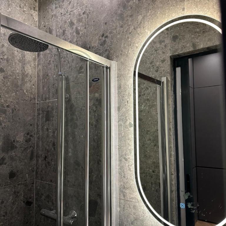 Riverside Heritage Lux and Modern 3 - One-Bedroom Apartment - 8