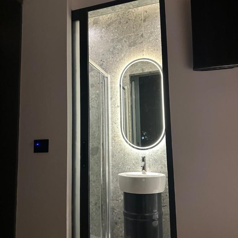 Riverside Heritage Lux and Modern 3 - One-Bedroom Apartment - 16