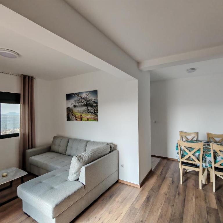 Forest Apartments - One-Bedroom Apartment with Balcony and Sea View - 6
