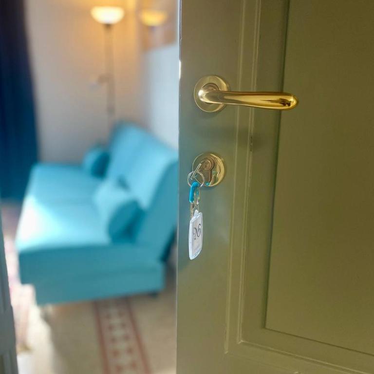 Onlyrooms V - Portside & Train Station - Queen Room with Sea View - 12