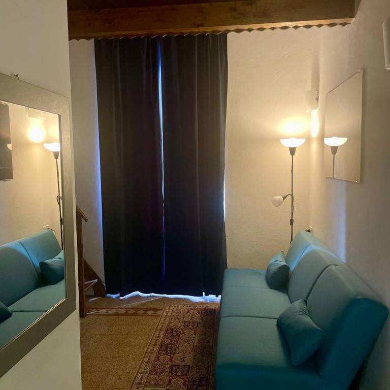 Onlyrooms V - Portside & Train Station - Queen Room with Sea View - 11