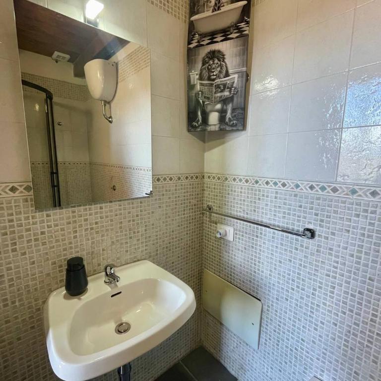 Onlyrooms V - Portside & Train Station - Queen Room with Sea View - 21